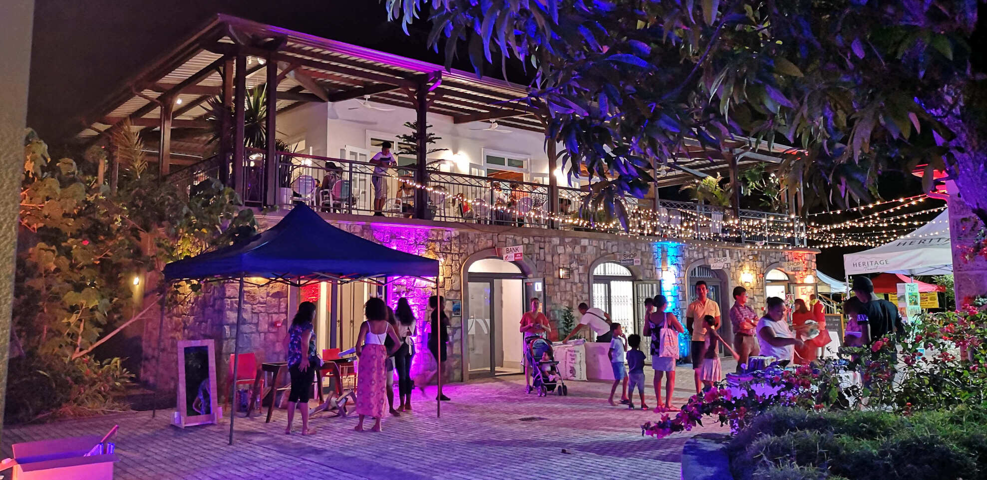 Les Inconnus Live Acoutic